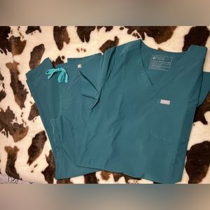 Figs Scrub Set